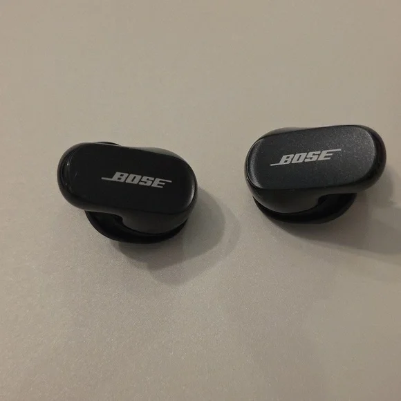 Bose QuietComfort  Black Wireless Earbuds(Read Description) - Picture 2 of 5